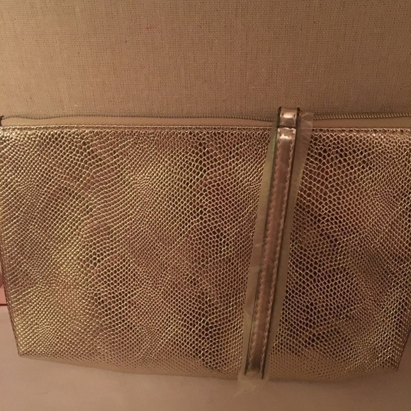 Gold metallic makeup bag - Picture 2 of 5
